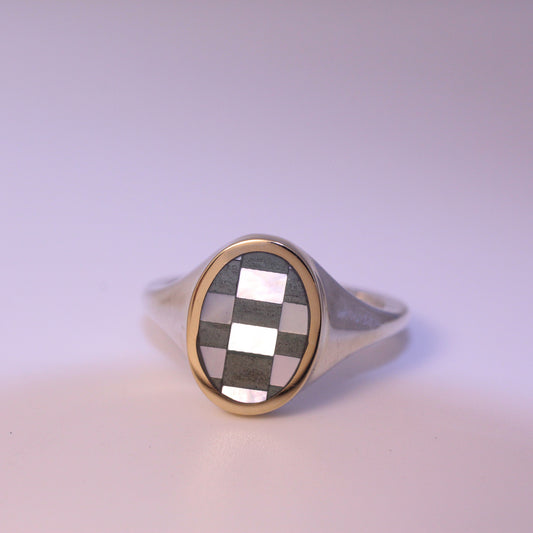 Checker Mirror Signet Size 5.5