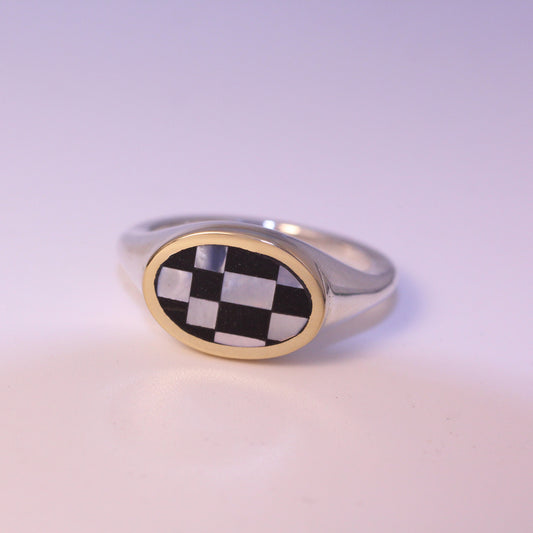 Lateral Checker Signet Size 6