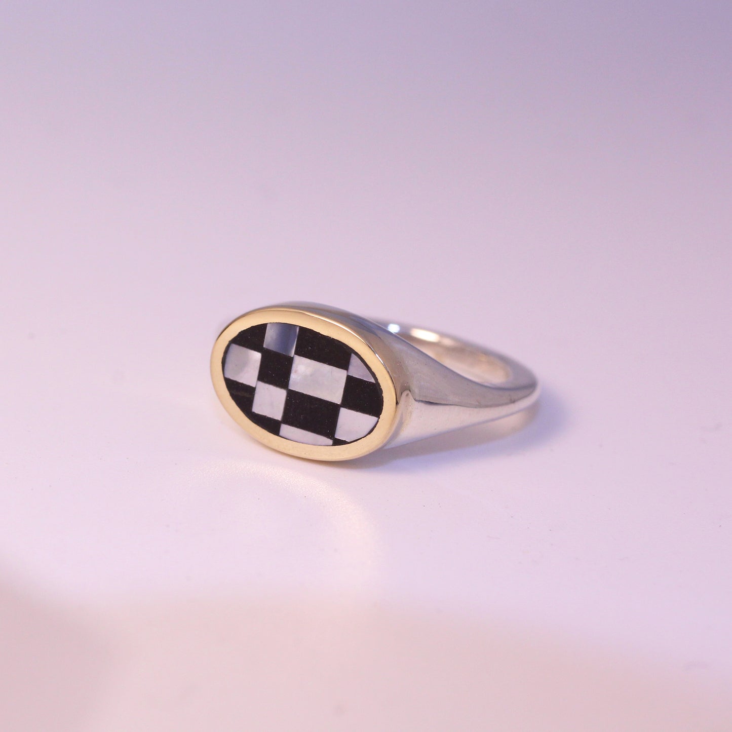 Lateral Checker Signet Size 6
